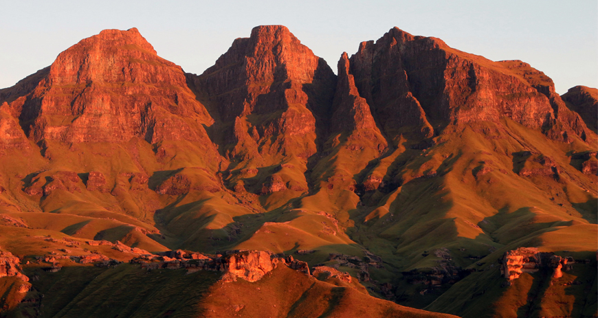 Drakensberg | CURIOS.TY 20: #Thrive © https://www.wits.ac.za/curiosity/ Drakensberg | CURIOS.TY 20: #Thrive © https://www.wits.ac.za/curiosity/